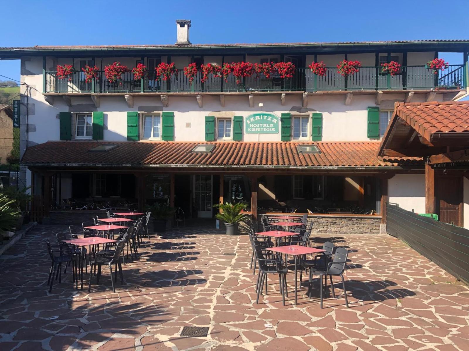 Hotel Hostal Ekaitza Lesaka Zewnętrze zdjęcie