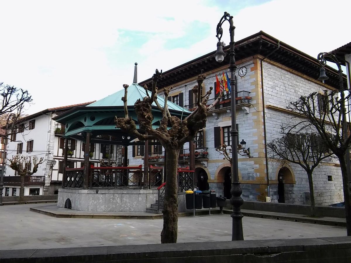 Hotel Hostal Ekaitza Lesaka Zewnętrze zdjęcie