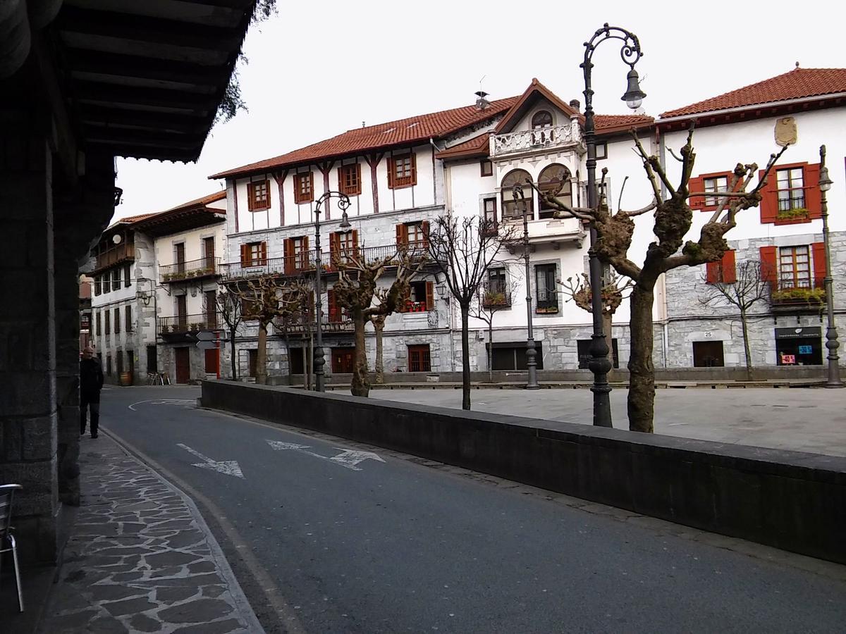 Hotel Hostal Ekaitza Lesaka Zewnętrze zdjęcie
